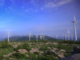 彩搜网-需要说明的是，我无法直接访问或输入梁山当地实时、具体的天气预报数据（如实时温度、风力、未来几天的具体降水概率等）